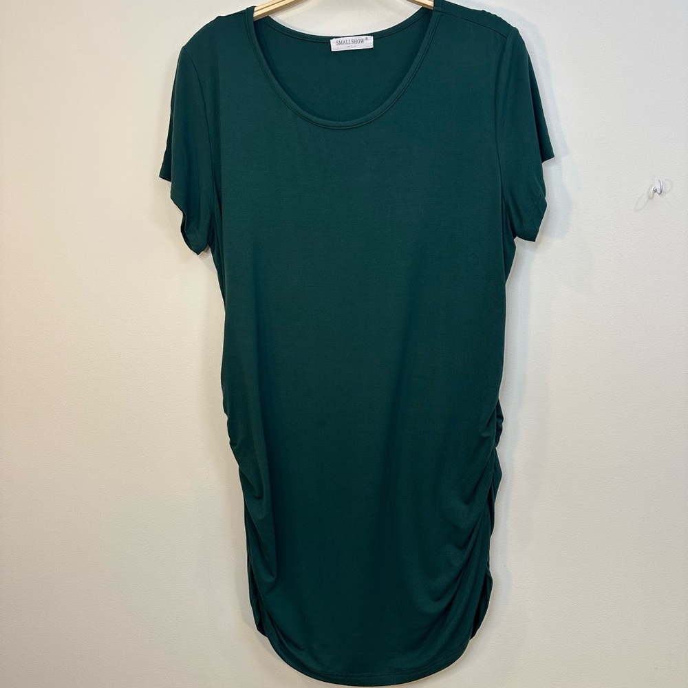 Small Show Sz L Green Short Sleeve Round Neck Gathered Sides Top Rayon Spandex